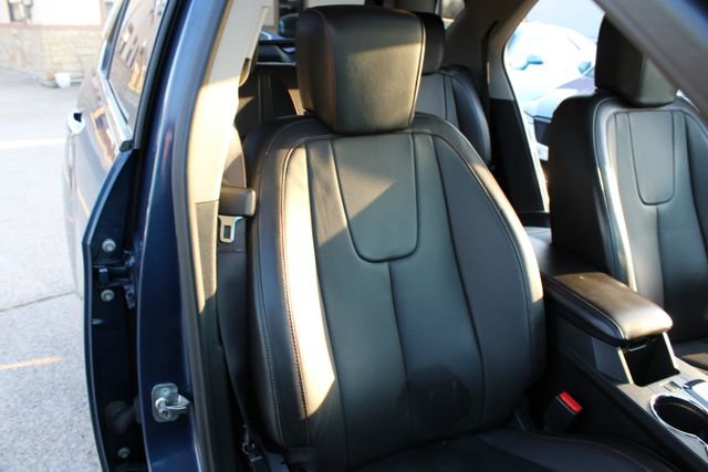 Used 2017 Chevrolet Equinox Premier w/ Enhanced Convenience Package AWD/4WD image 36