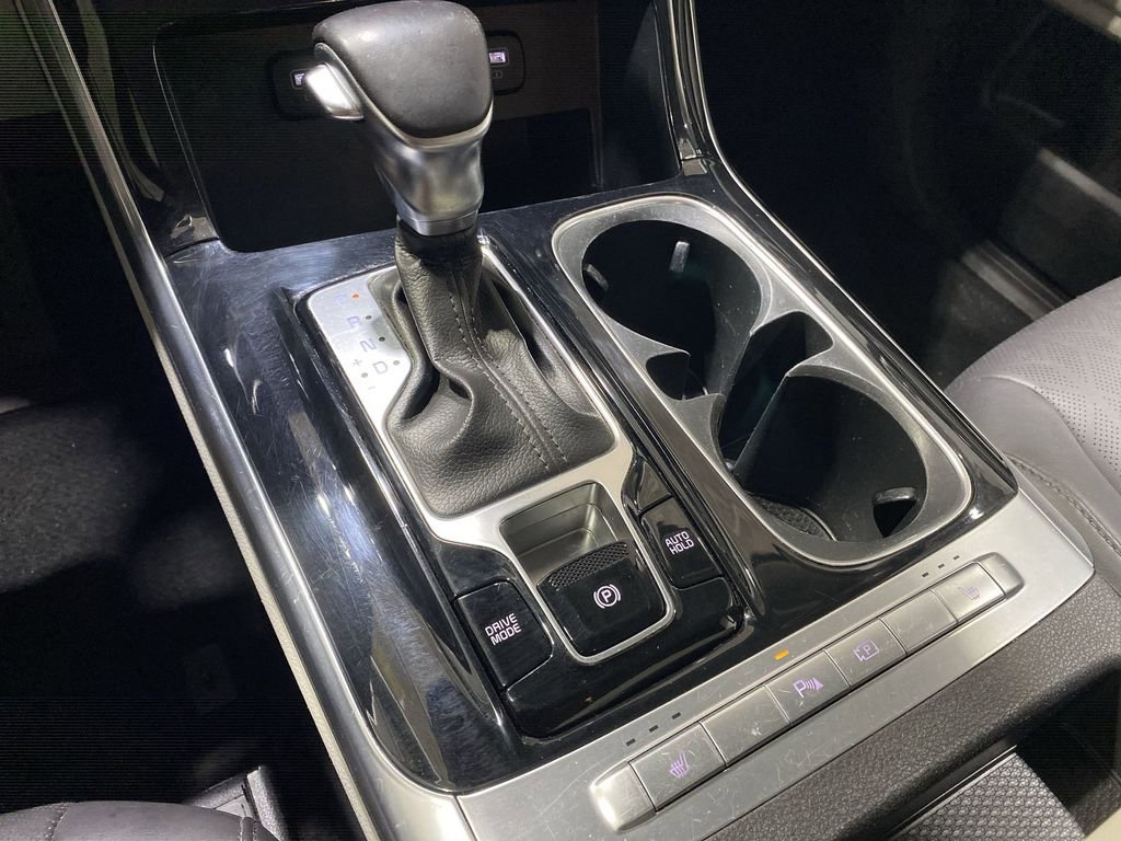 Used 2022 Kia Carnival EX image 22