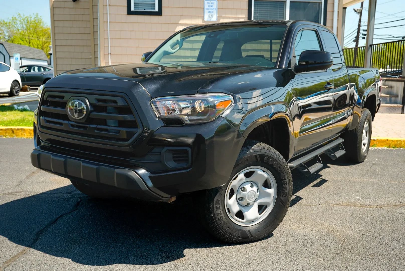 Used 2019 Toyota Tacoma SR w/ SR Convenience Package AWD/4WD image 9