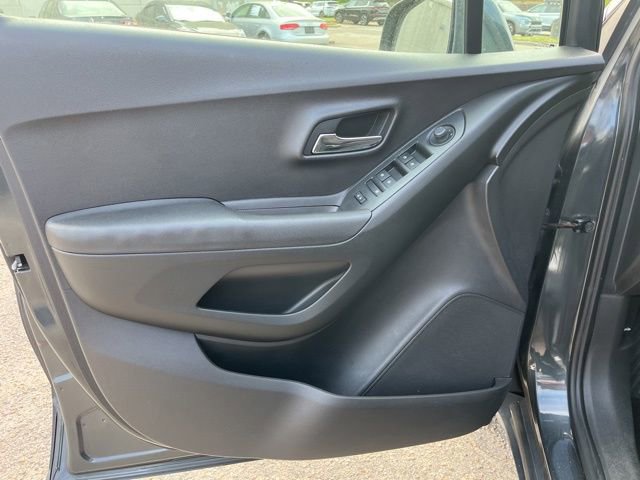 Used 2017 Chevrolet Trax LT image 17