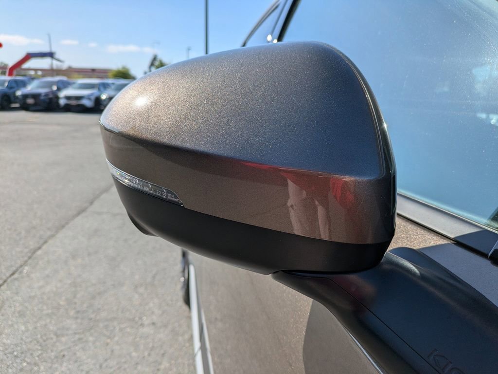 Certified 2025 Nissan Kicks SR FWD image 13