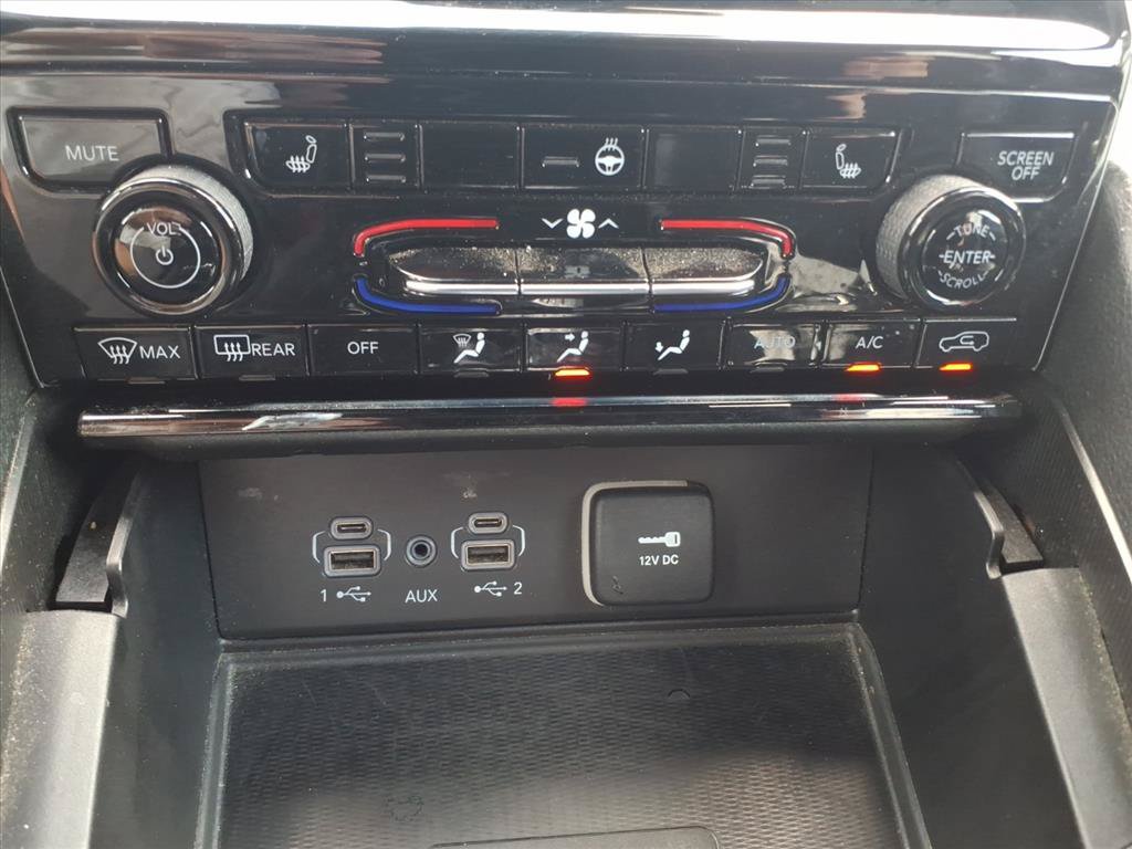 Used 2024 Jeep Grand Cherokee Altitude RWD image 23