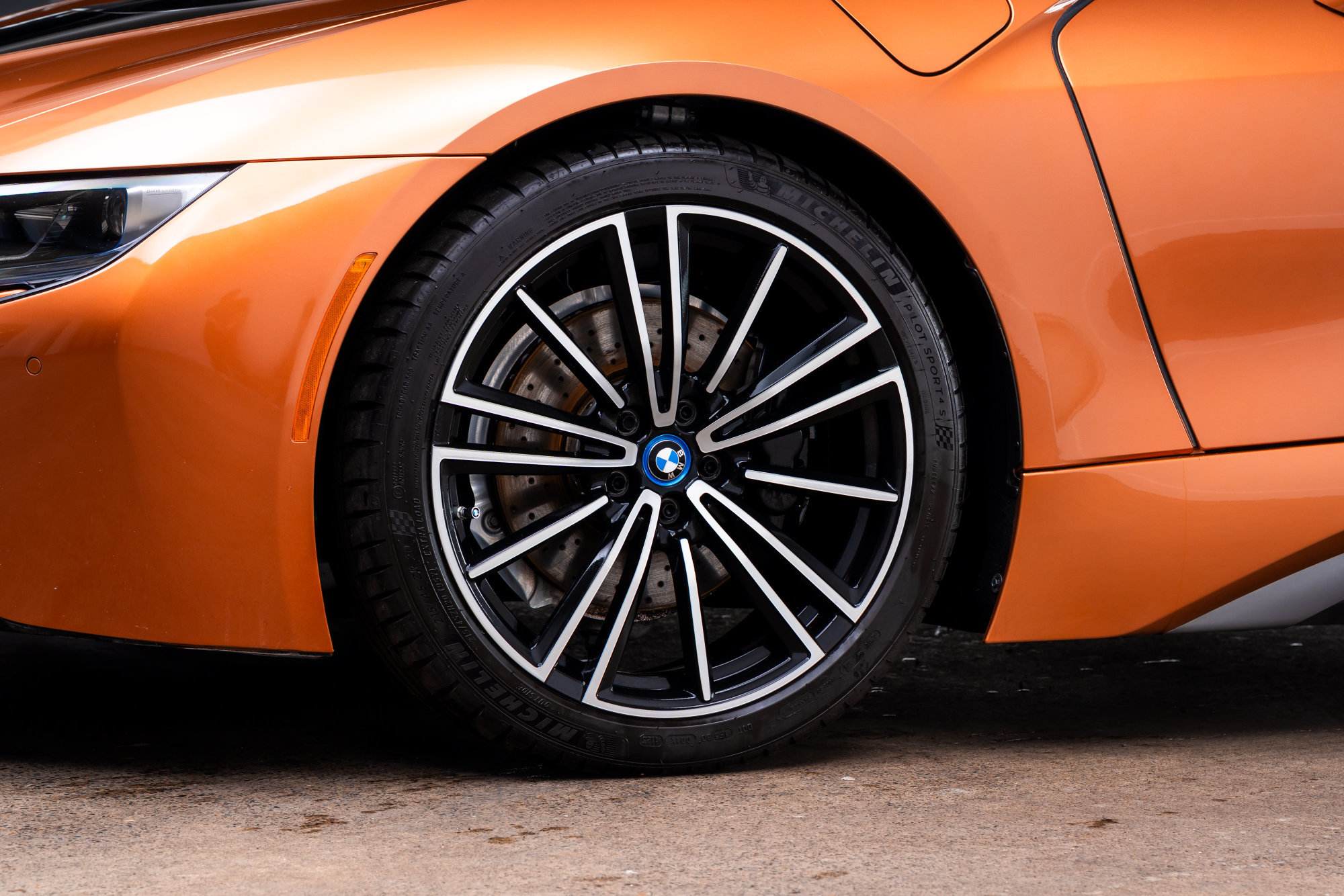 Used 2019 BMW i8 Roadster AWD/4WD image 4