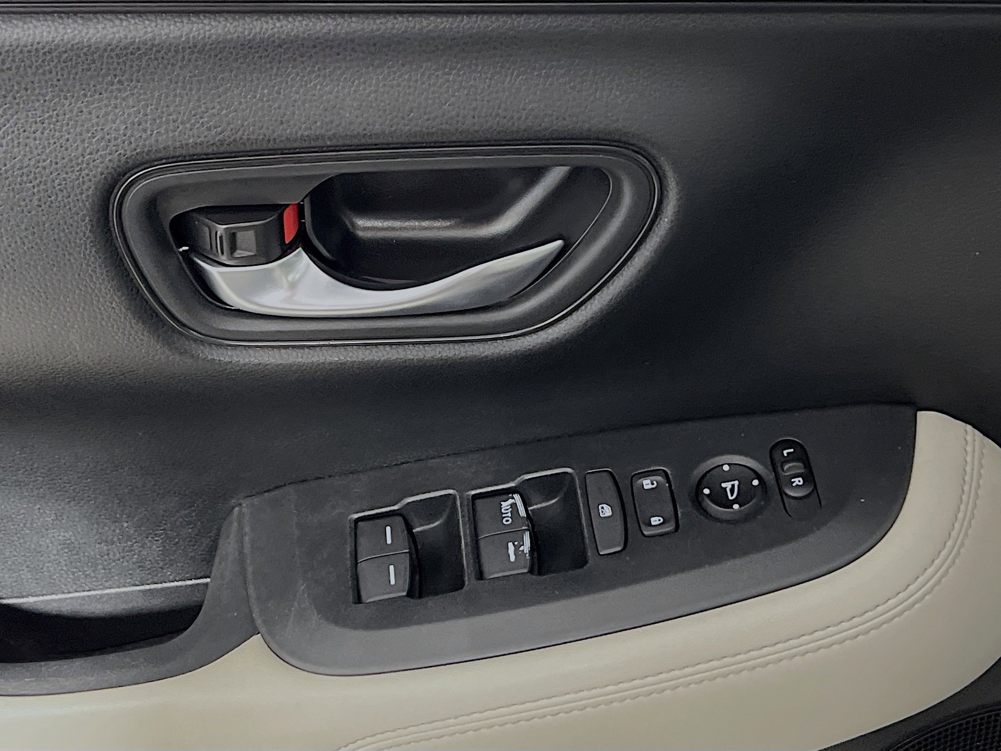 Used 2023 Honda HR-V LX image 17