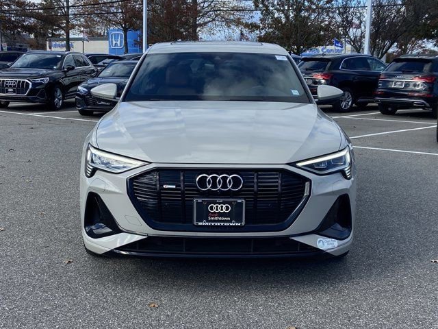 Used 2022 Audi e-tron Premium w/ Convenience Plus Package image 2