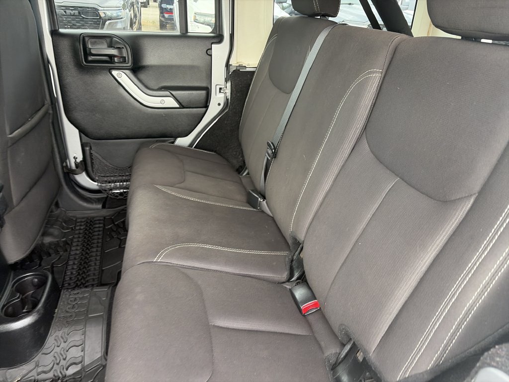 Used 2017 Jeep Wrangler Unlimited Sahara w/ Connectivity Group AWD/4WD image 26