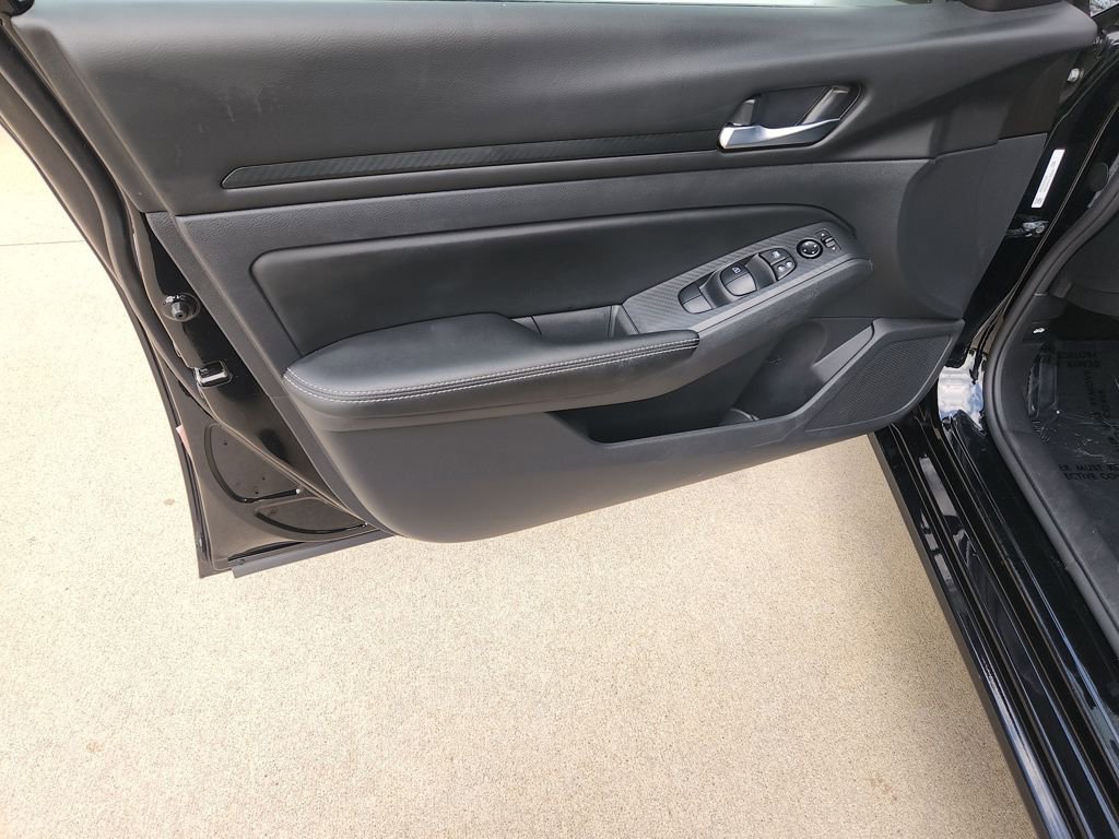 Used 2025 Nissan Altima 2.5 SV image 27