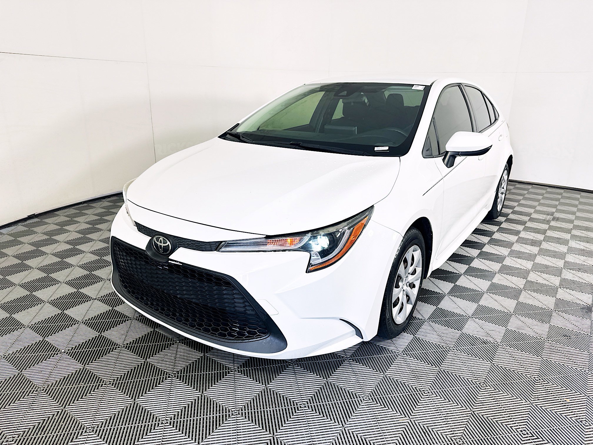 Used 2021 Toyota Corolla LE FWD image 7