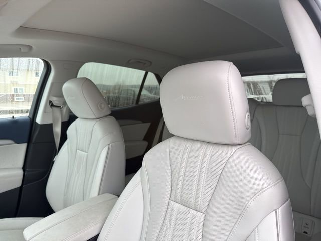 Used 2024 Buick Envision Avenir image 11