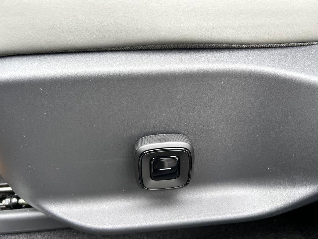 New 2026 Volvo EX30 Plus w/ Climate Package image 11