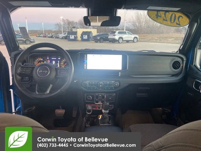 Used 2024 Jeep Gladiator Mojave w/ Technology Group image 20