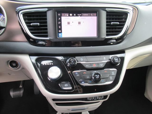 Certified 2023 Chrysler Voyager LX FWD image 23