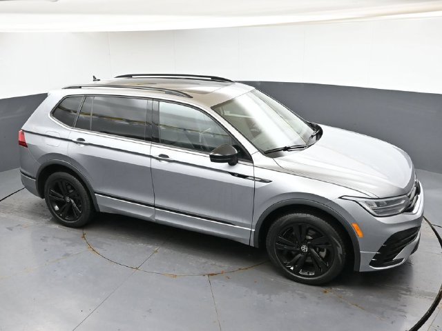 Used 2024 Volkswagen Tiguan SE R-Line AWD/4WD image 43