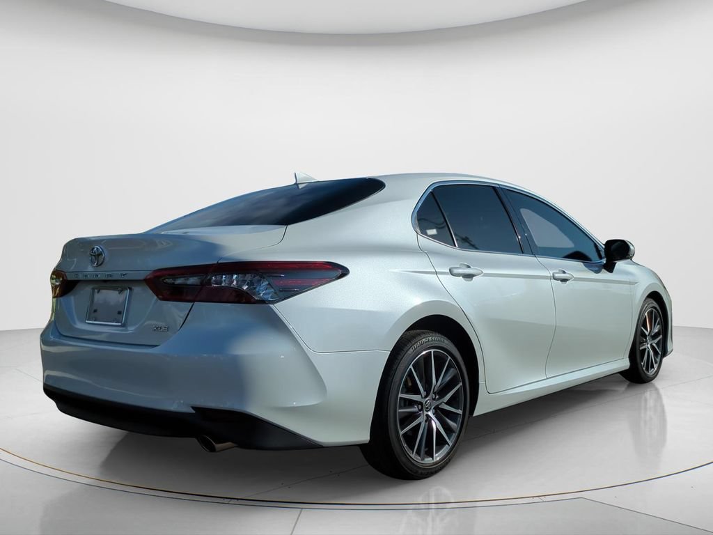 Used 2021 Toyota Camry XLE FWD image 5