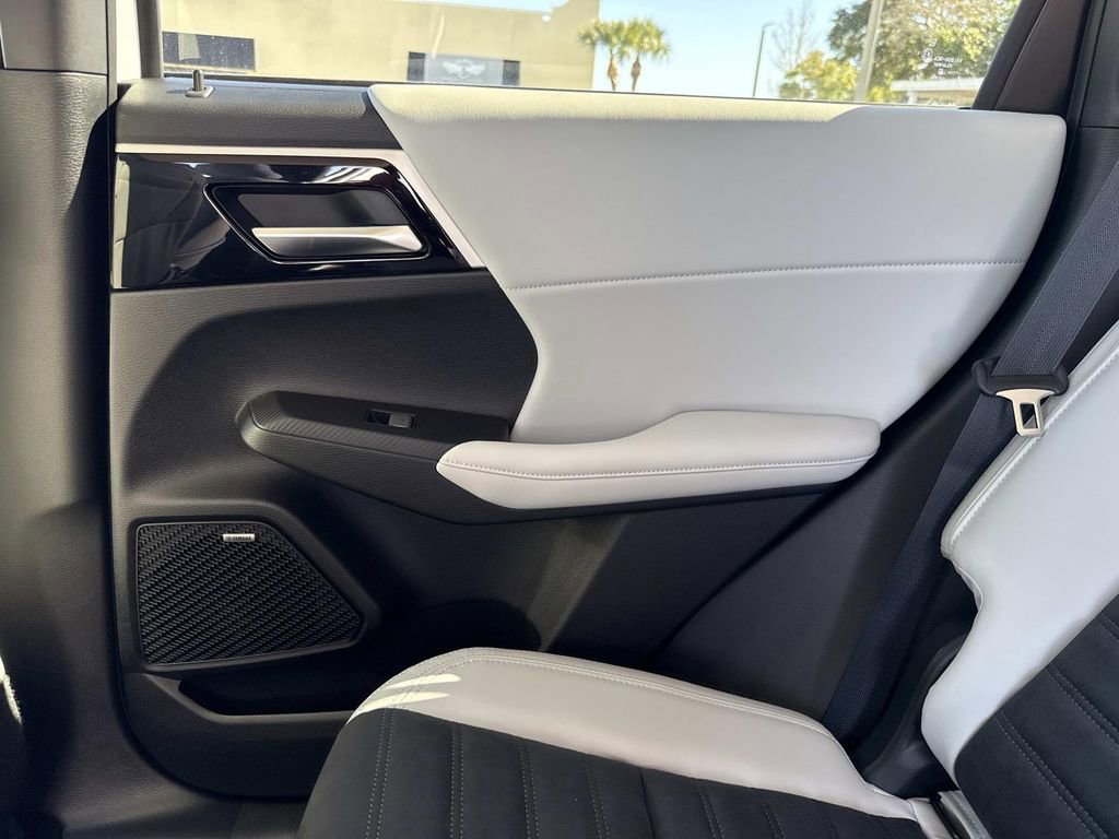 New 2026 Mitsubishi Outlander SE image 15