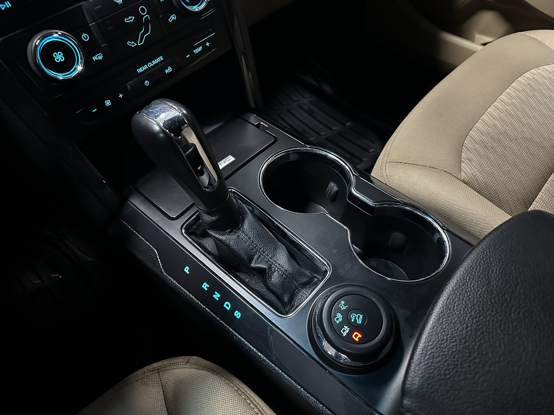 Used 2017 Ford Explorer XLT image 28