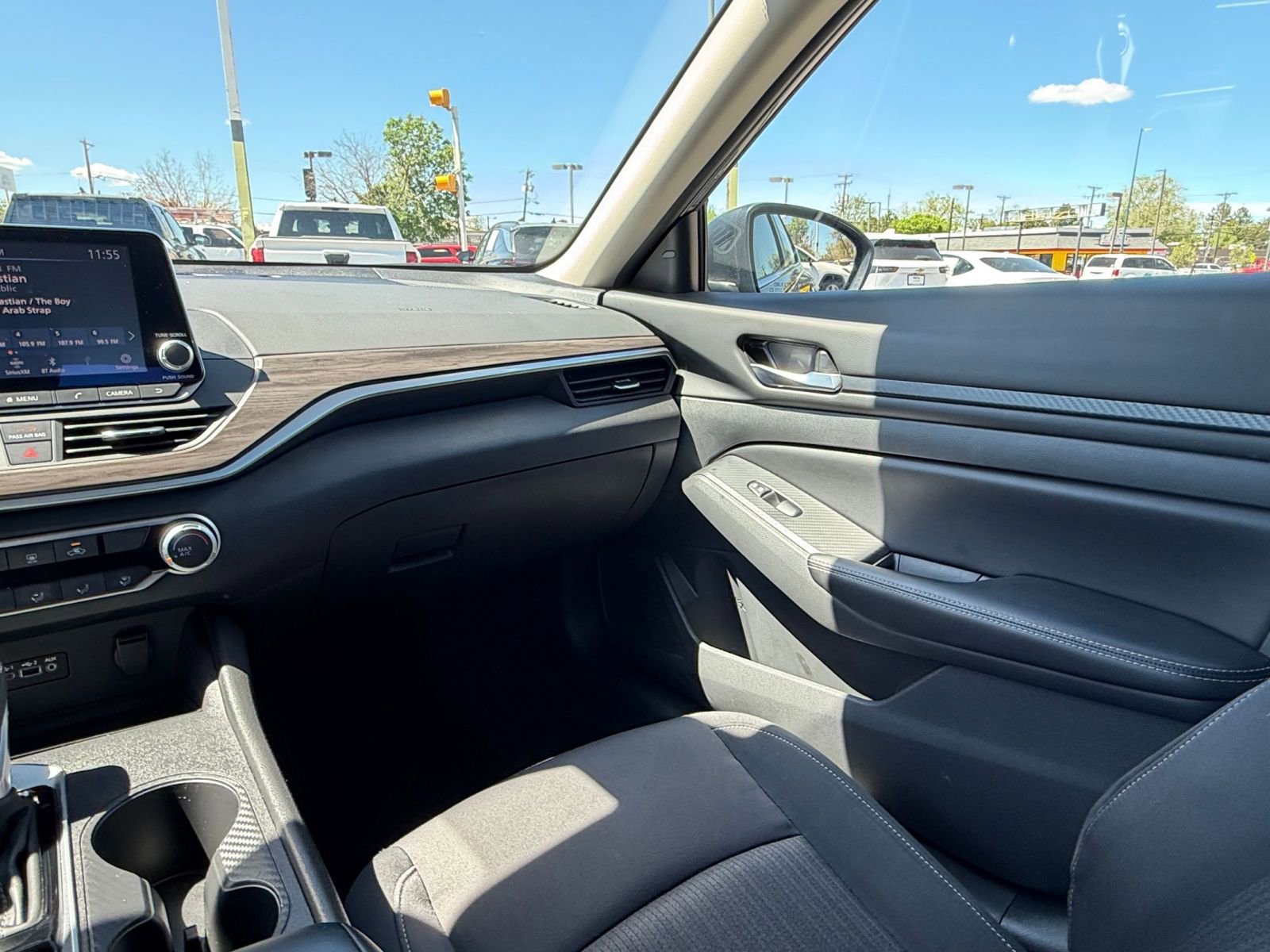 Used 2025 Nissan Altima 2.5 SV image 33