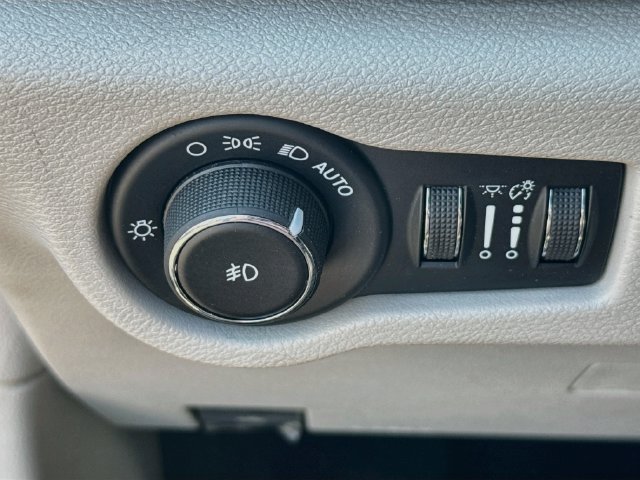 Used 2019 Chrysler Pacifica Touring-L FWD image 13