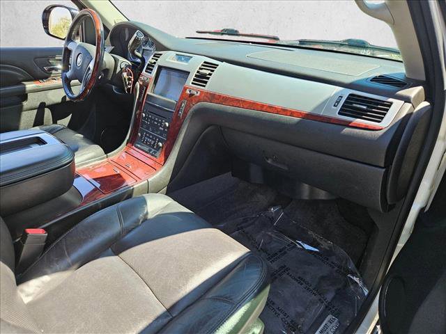 Used 2012 Cadillac Escalade Premium AWD/4WD image 25