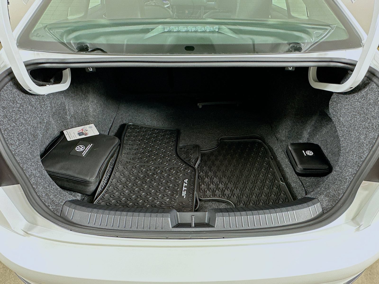Used 2024 Volkswagen Jetta SE FWD image 36