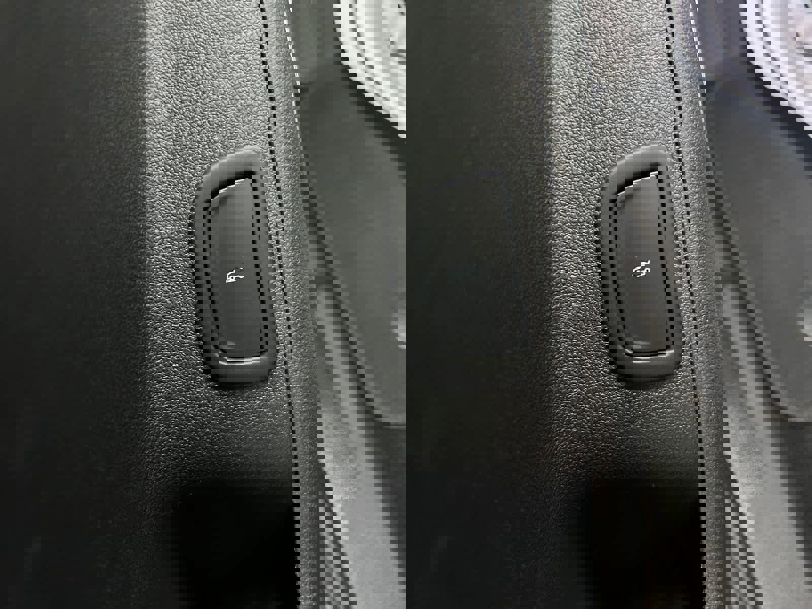 Used 2025 GMC Acadia Elevation image 32