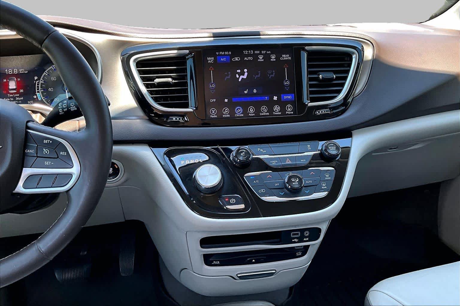 Used 2017 Chrysler Pacifica Touring-L Plus FWD image 5