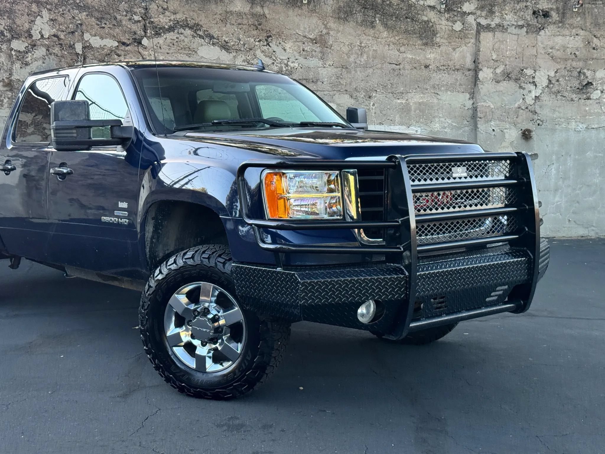 Used 2010 GMC Sierra 2500 SLT AWD/4WD image 3