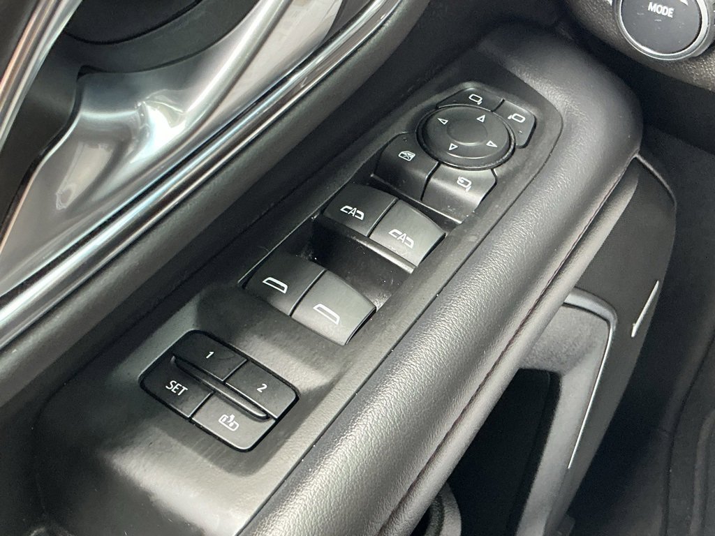 Used 2022 Chevrolet Suburban RST w/ Luxury Package image 40