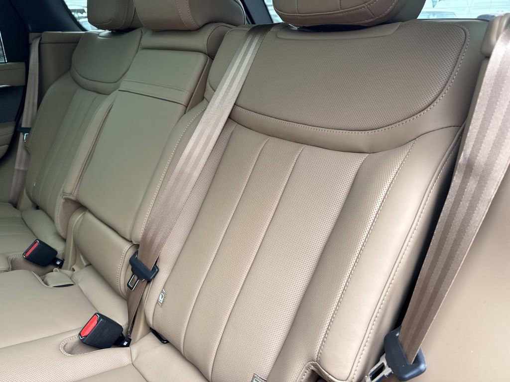 New 2026 Land Rover Range Rover SE image 14