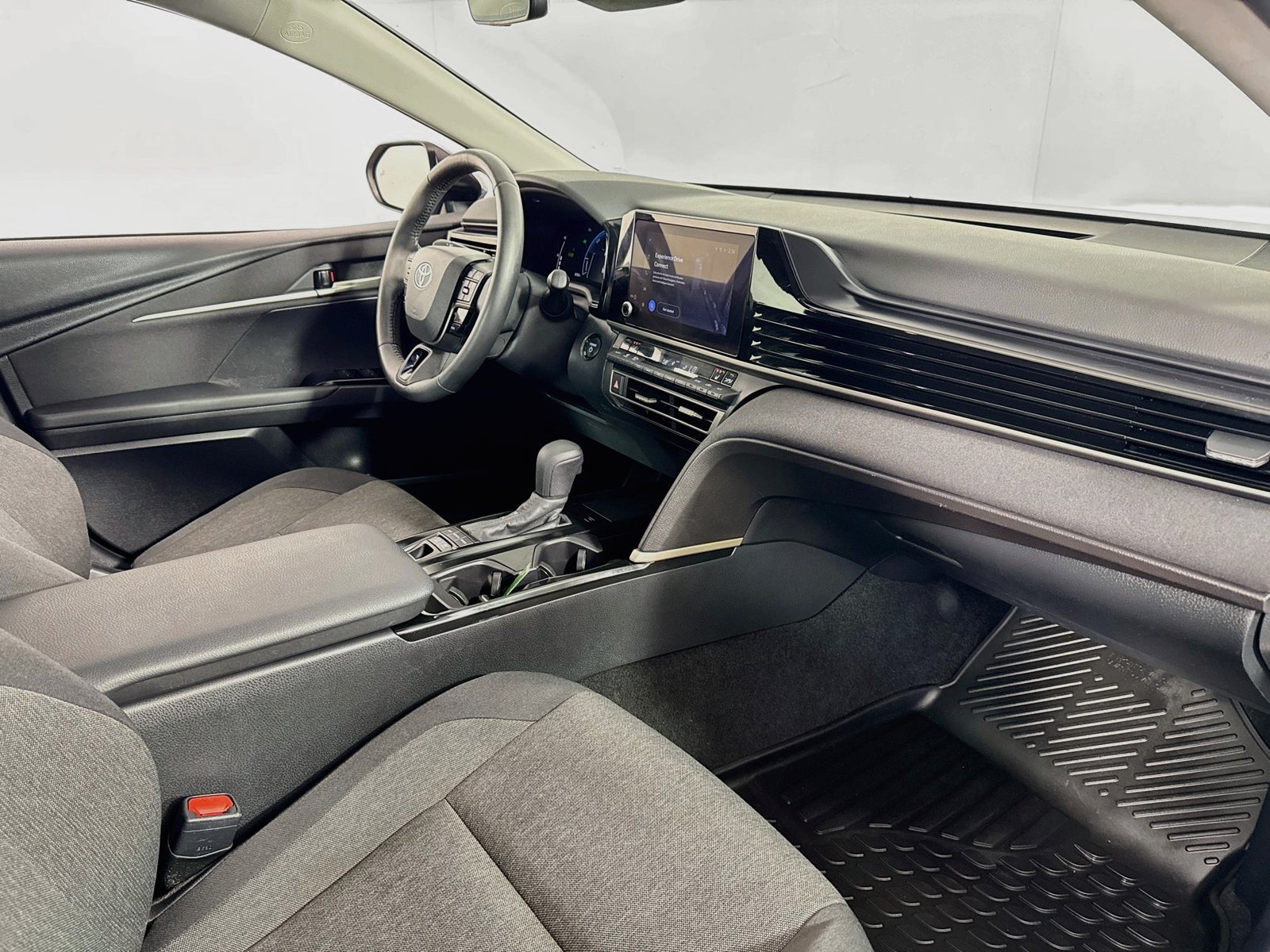 Used 2025 Toyota Camry LE w/ Convenience Package AWD/4WD image 29