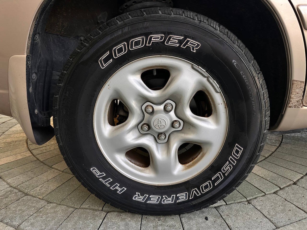 Used 2005 Toyota Highlander 2WD V6 w/ 3rd Row image 41