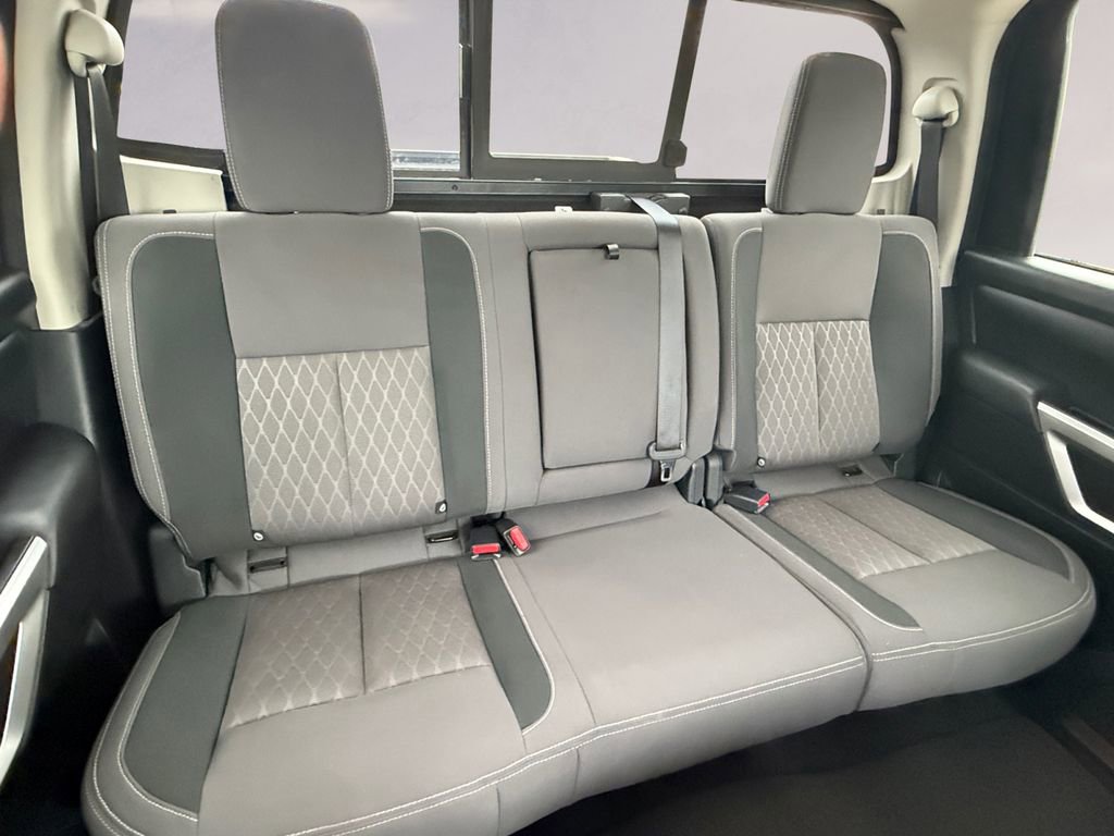 Used 2024 Nissan Titan SV w/ SV Convenience Package image 18