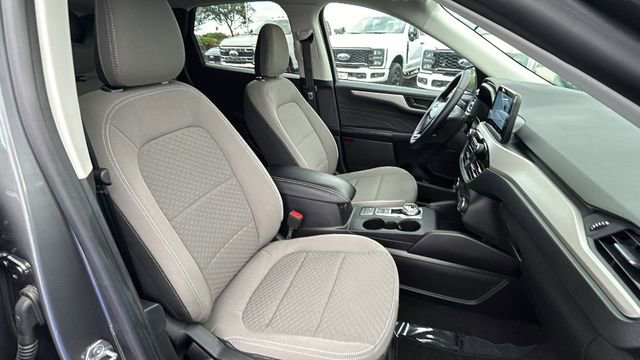 Certified 2022 Ford Escape SE w/ SE Sport Appearance Package image 11
