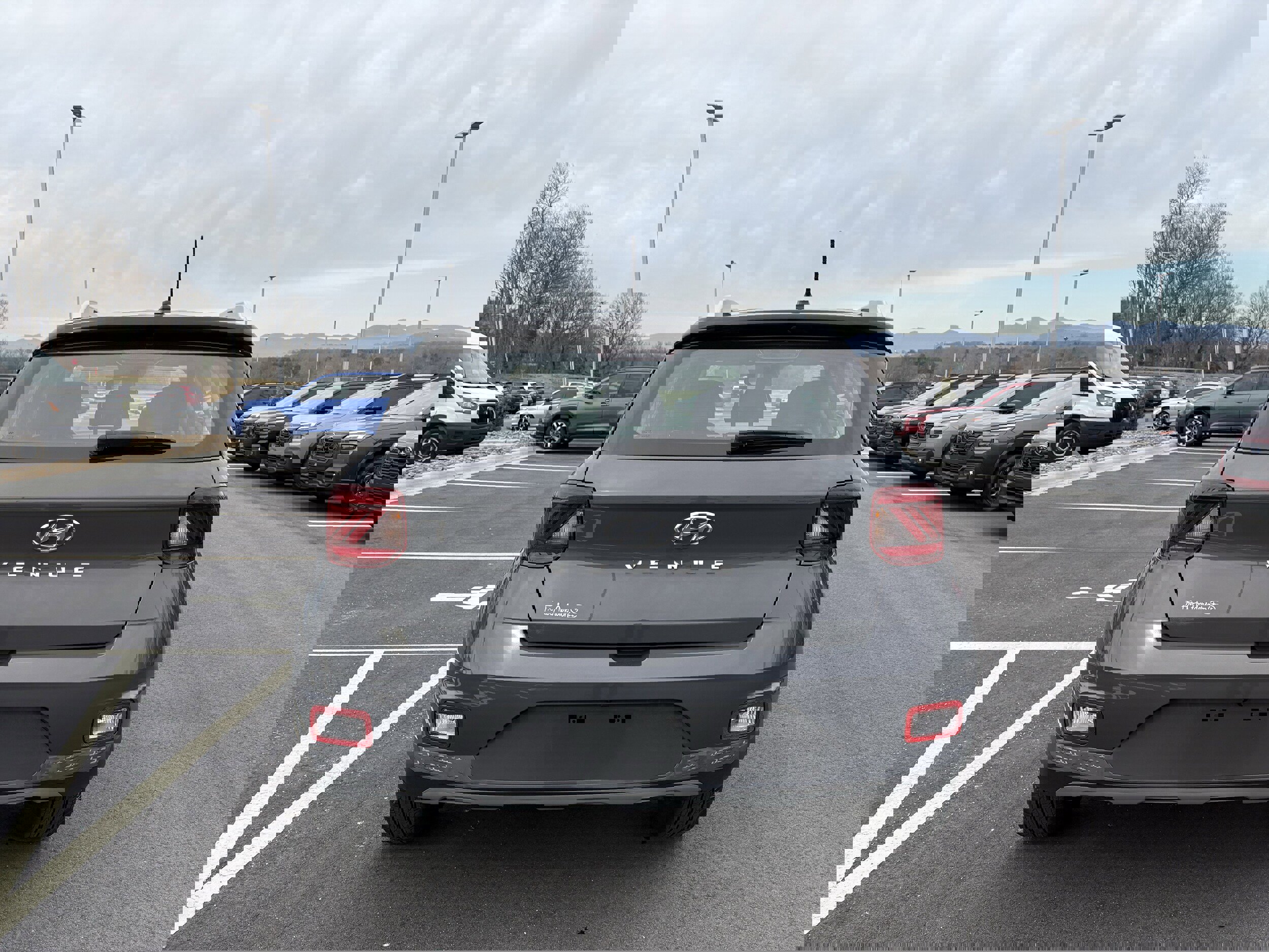 Used 2024 Hyundai Venue Limited FWD image 10