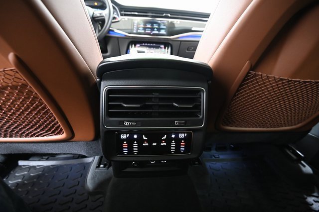 Used 2022 Audi Q8 Premium Plus w/ Premium Plus Package image 31