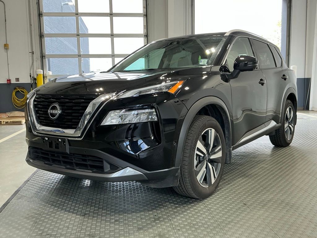 Used 2023 Nissan Rogue SL w/ SL Premium Package image 2