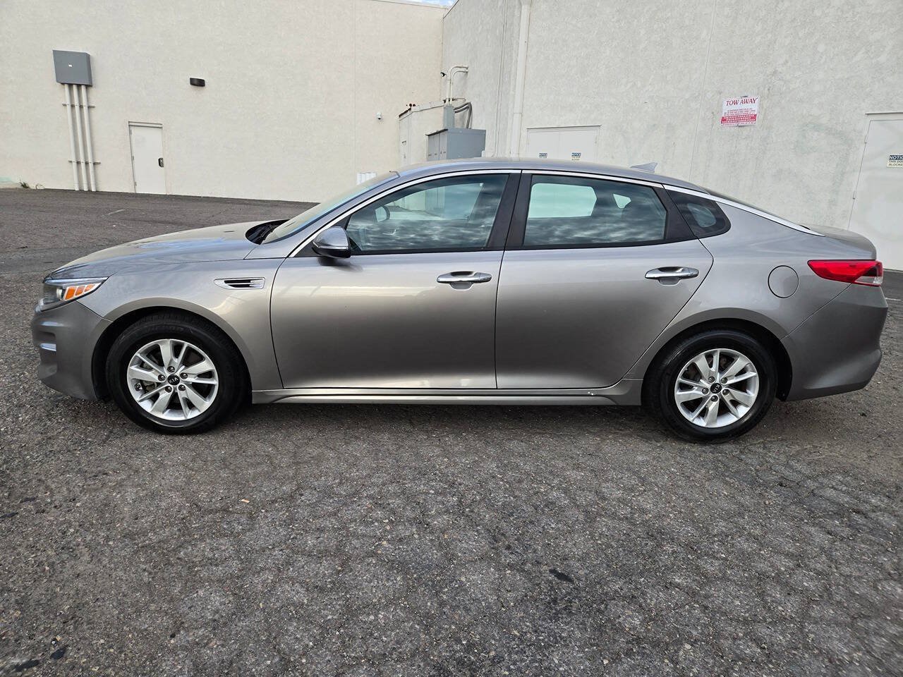 Used 2018 Kia Optima LX FWD image 10