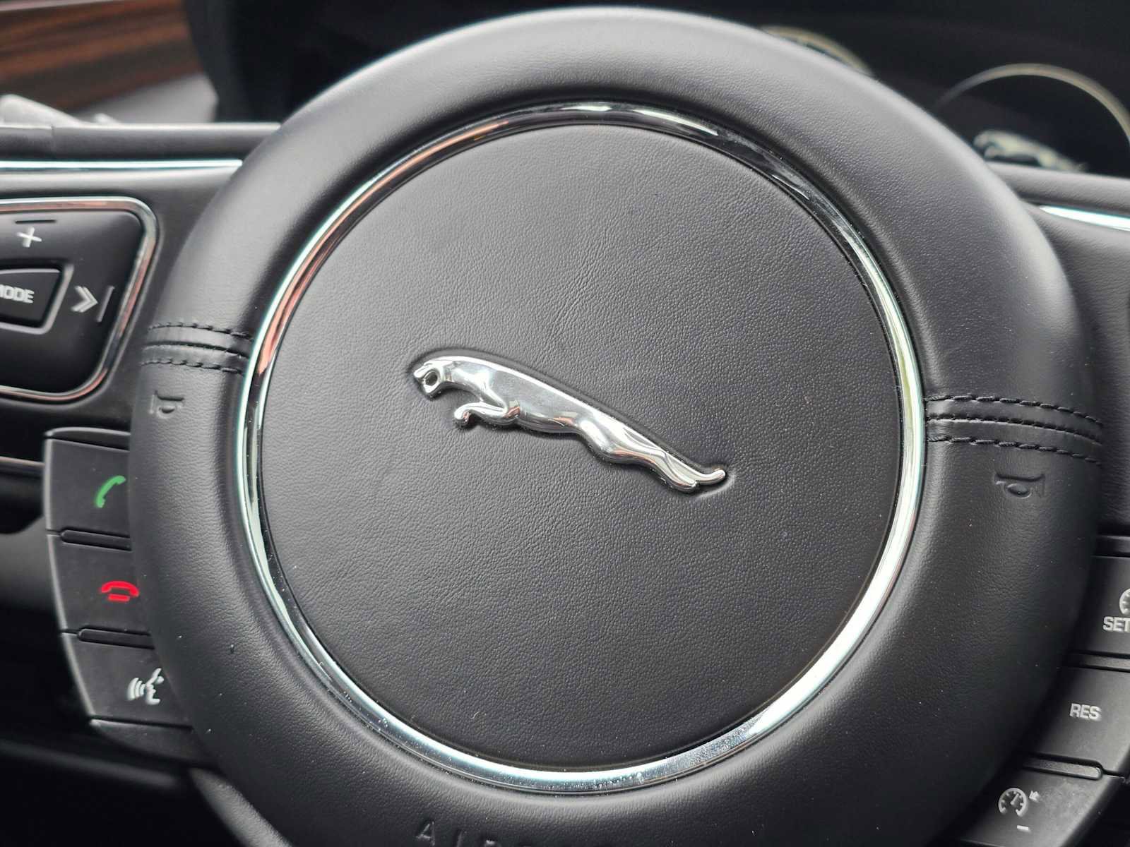 Used 2019 Jaguar XJ L Portfolio RWD image 30