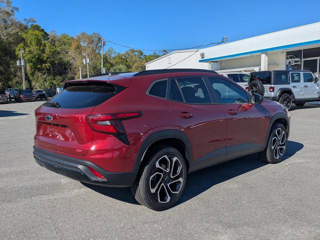 Used 2024 Chevrolet Trax RS w/ Sunroof Package image 8