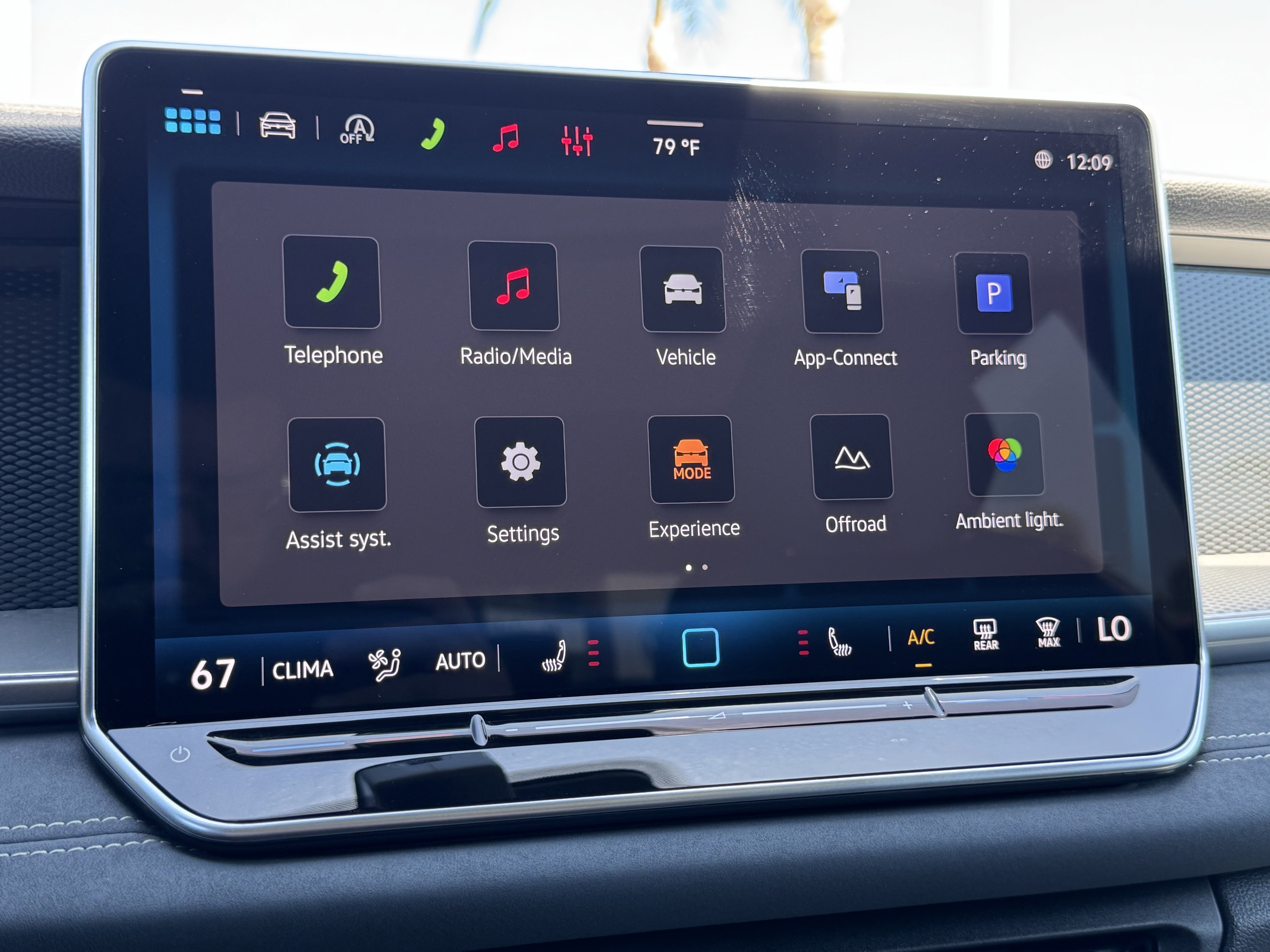 Certified 2026 Volkswagen Tiguan SE R-Line AWD/4WD image 25