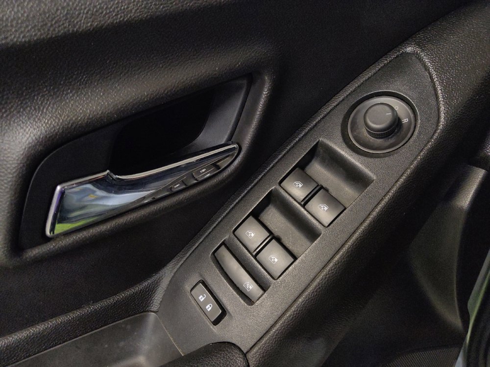Used 2019 Chevrolet Trax LS AWD/4WD image 27