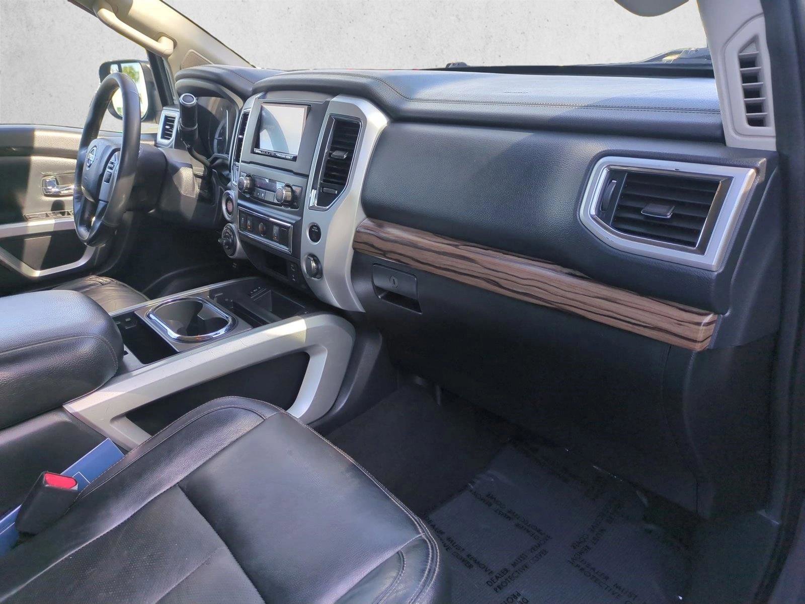 Used 2018 Nissan Titan SL AWD/4WD image 21