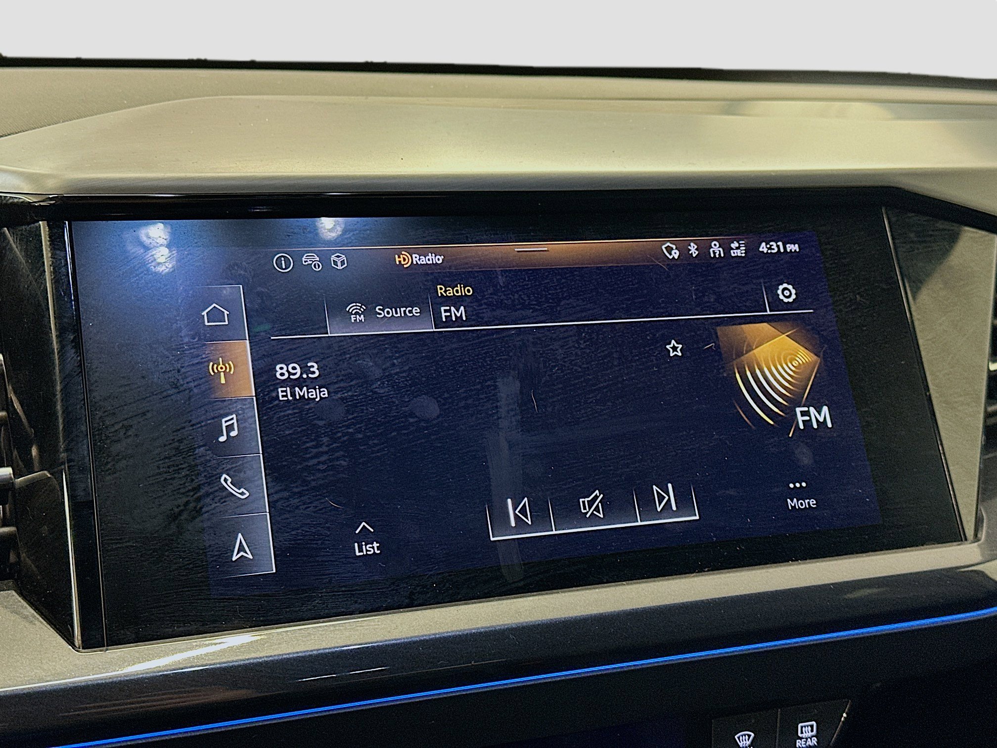 Used 2022 Audi Q4 e-tron Prestige image 21