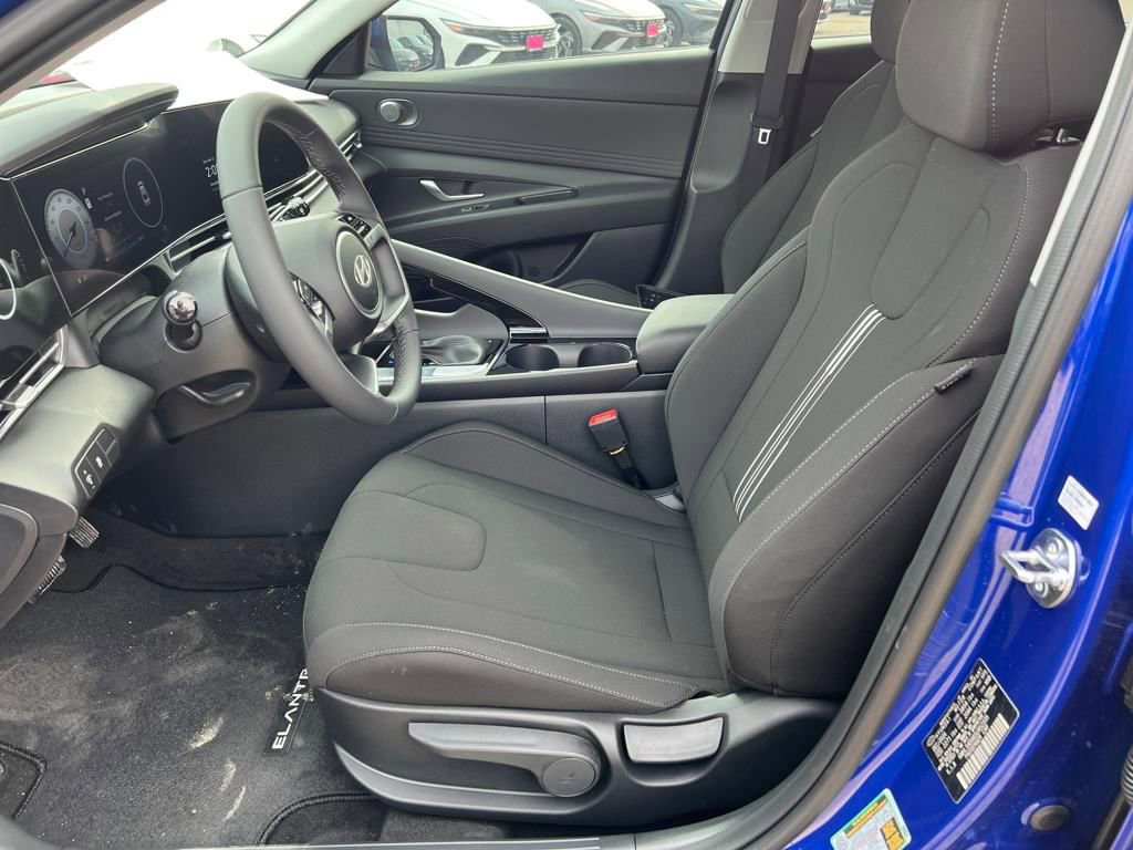 Used 2025 Hyundai Elantra SEL w/ Cargo Package image 14