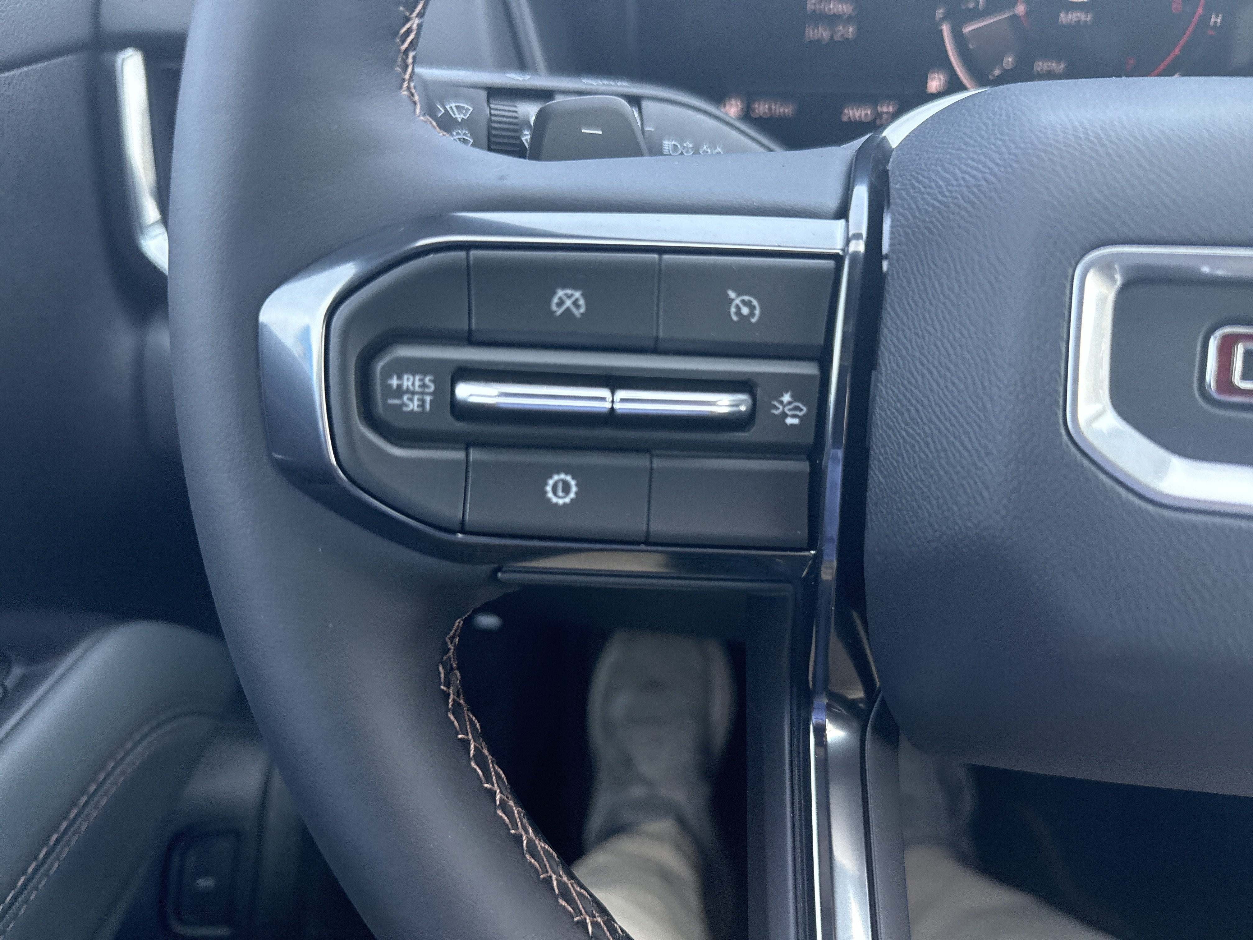 New 2027 GMC Terrain AT4 w/ Convenience Package III AWD/4WD image 18