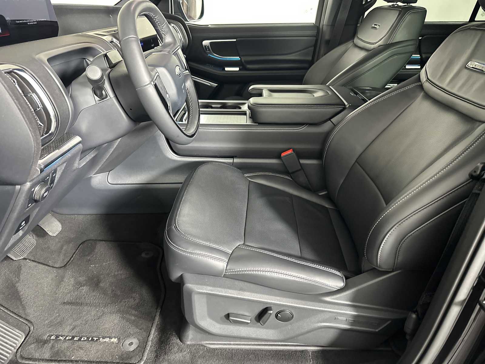Used 2025 Ford Expedition Platinum w/ Stealth Performance Package image 7