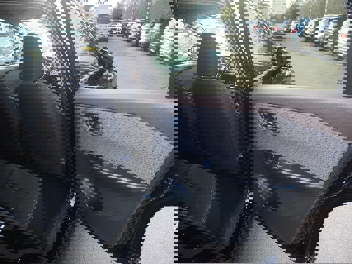 Used 2023 Nissan Rogue S image 29