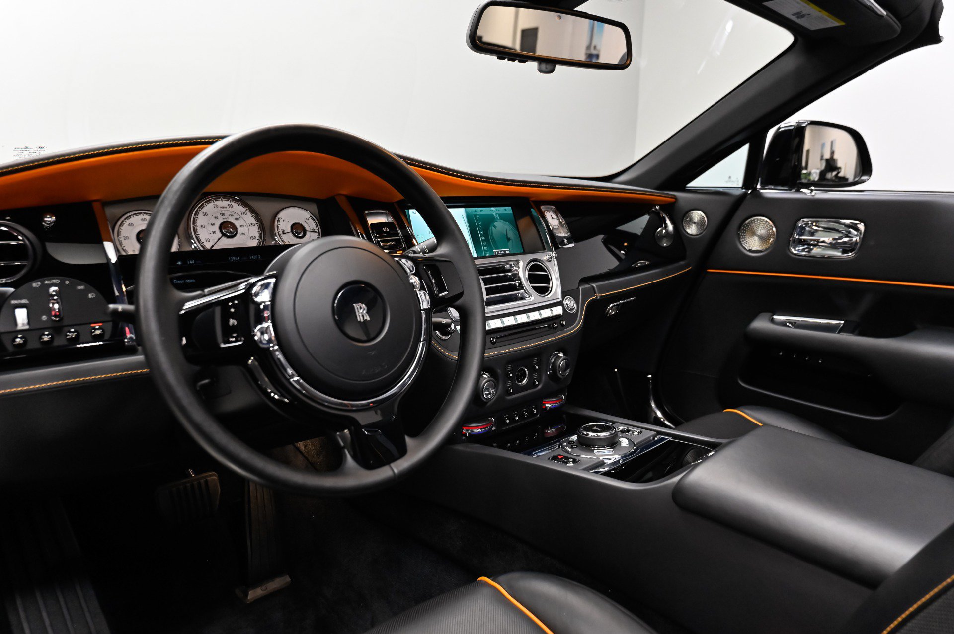 Used 2017 Rolls-Royce Dawn RWD image 10