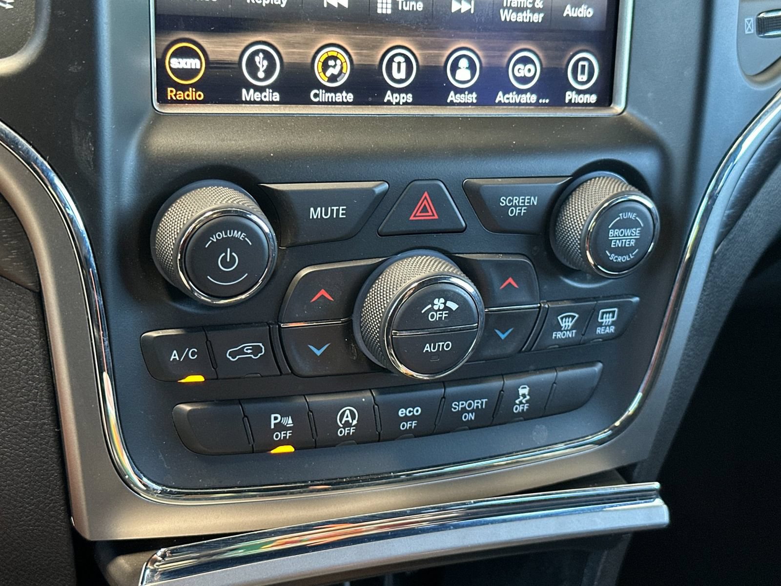Used 2018 Jeep Grand Cherokee Altitude AWD/4WD image 22