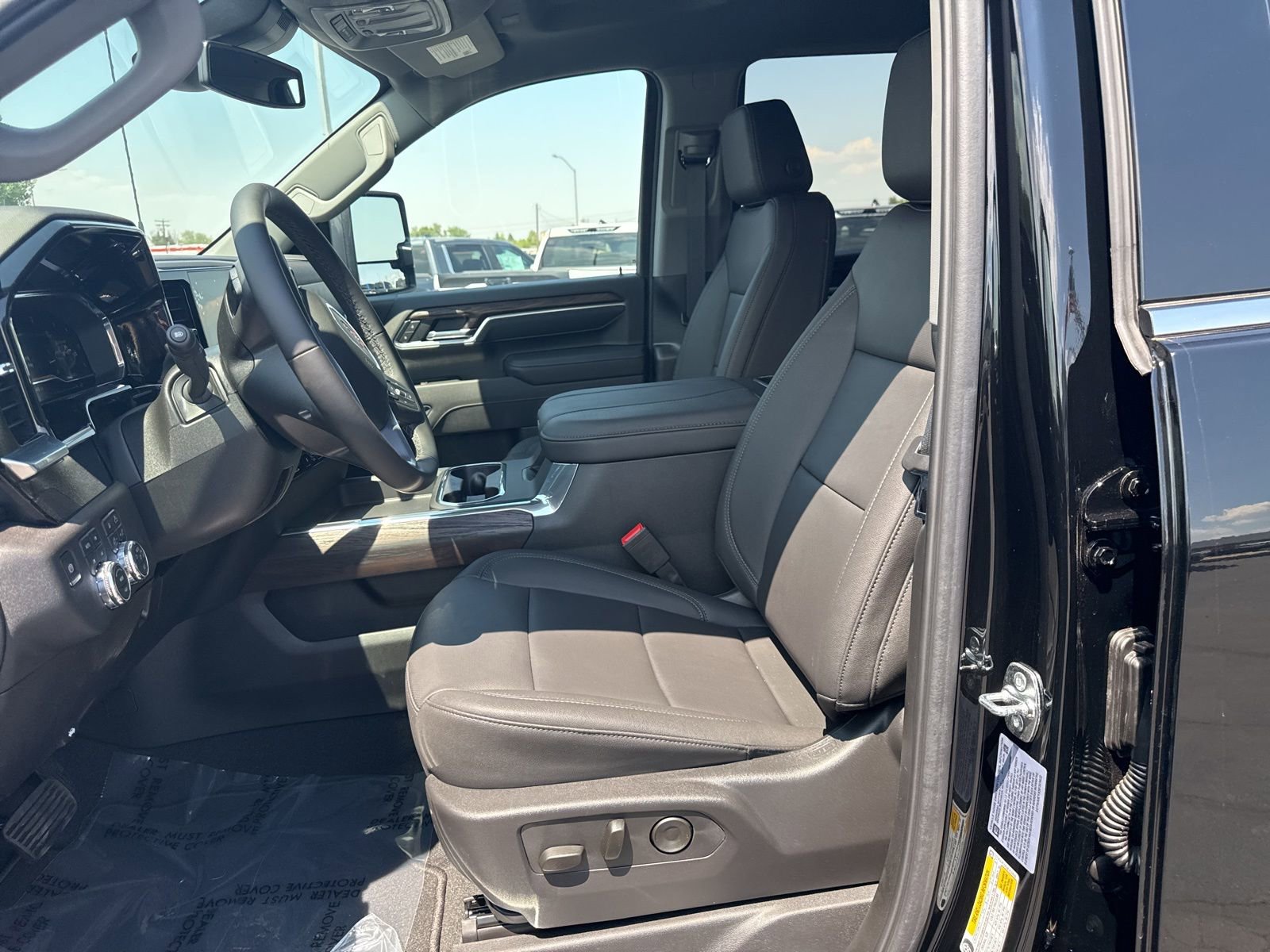 New 2025 GMC Sierra 3500 SLT w/ SLT Convenience Package image 11